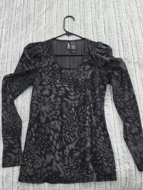 Bisou Bisou Black Gray Patterned Long-Sleeve Scoop Neck Top
